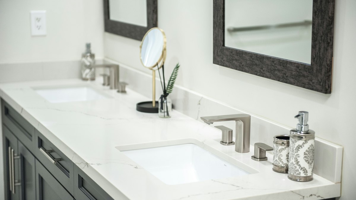 A bathroom vanity with sinks